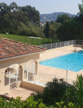 House with garden and swimming pool shared